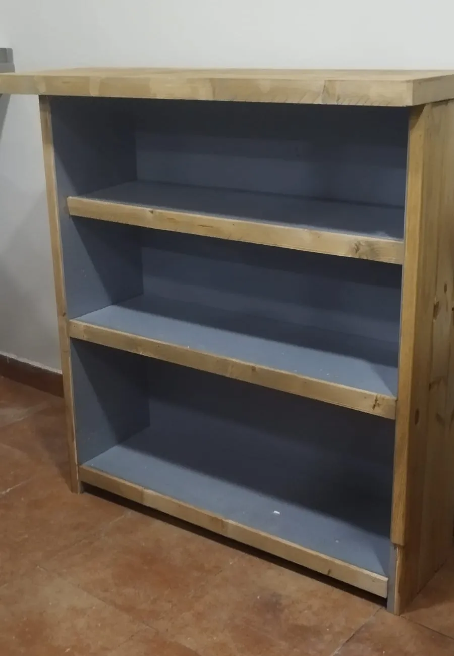 Reutilizar muebles: transformación de una estantería en Antojicos